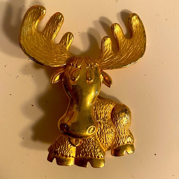 Moose brooch by JJ Jonette Jewelry Co. - Picture 1 of 4